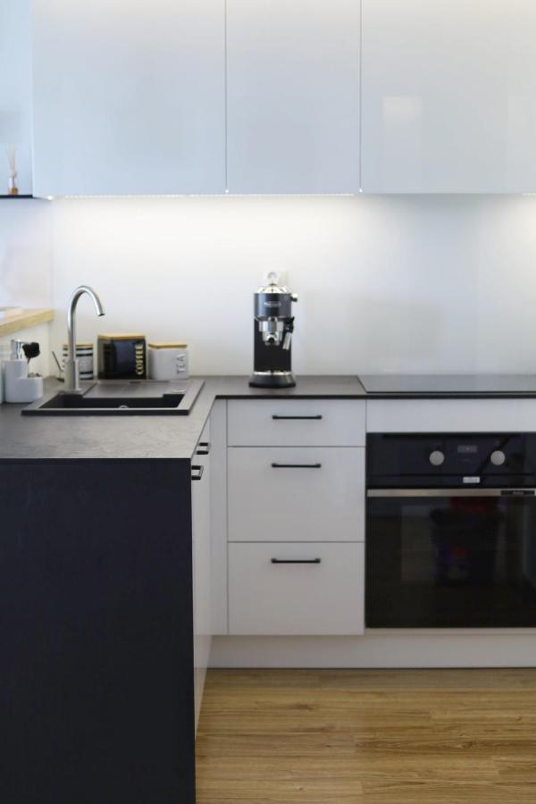 Capital Towers - Apartament Modern Z Widokiem Na Rzeke เชชูฟ ภายนอก รูปภาพ