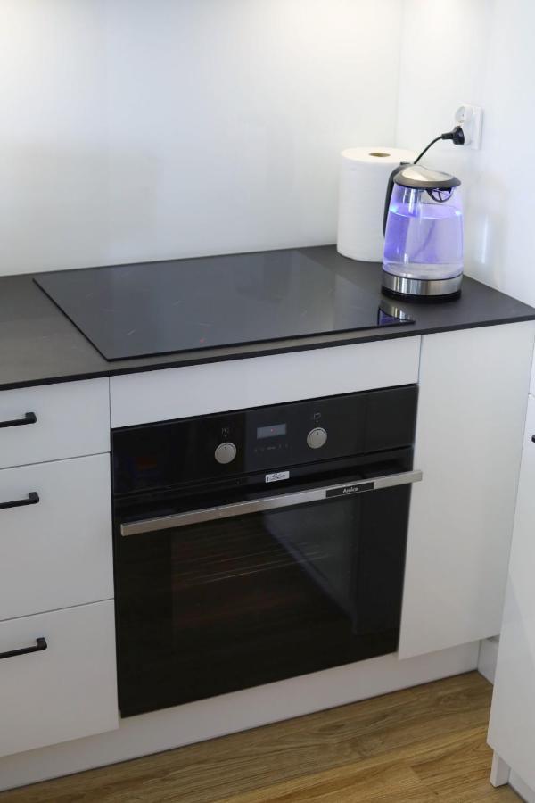 Capital Towers - Apartament Modern Z Widokiem Na Rzeke เชชูฟ ภายนอก รูปภาพ